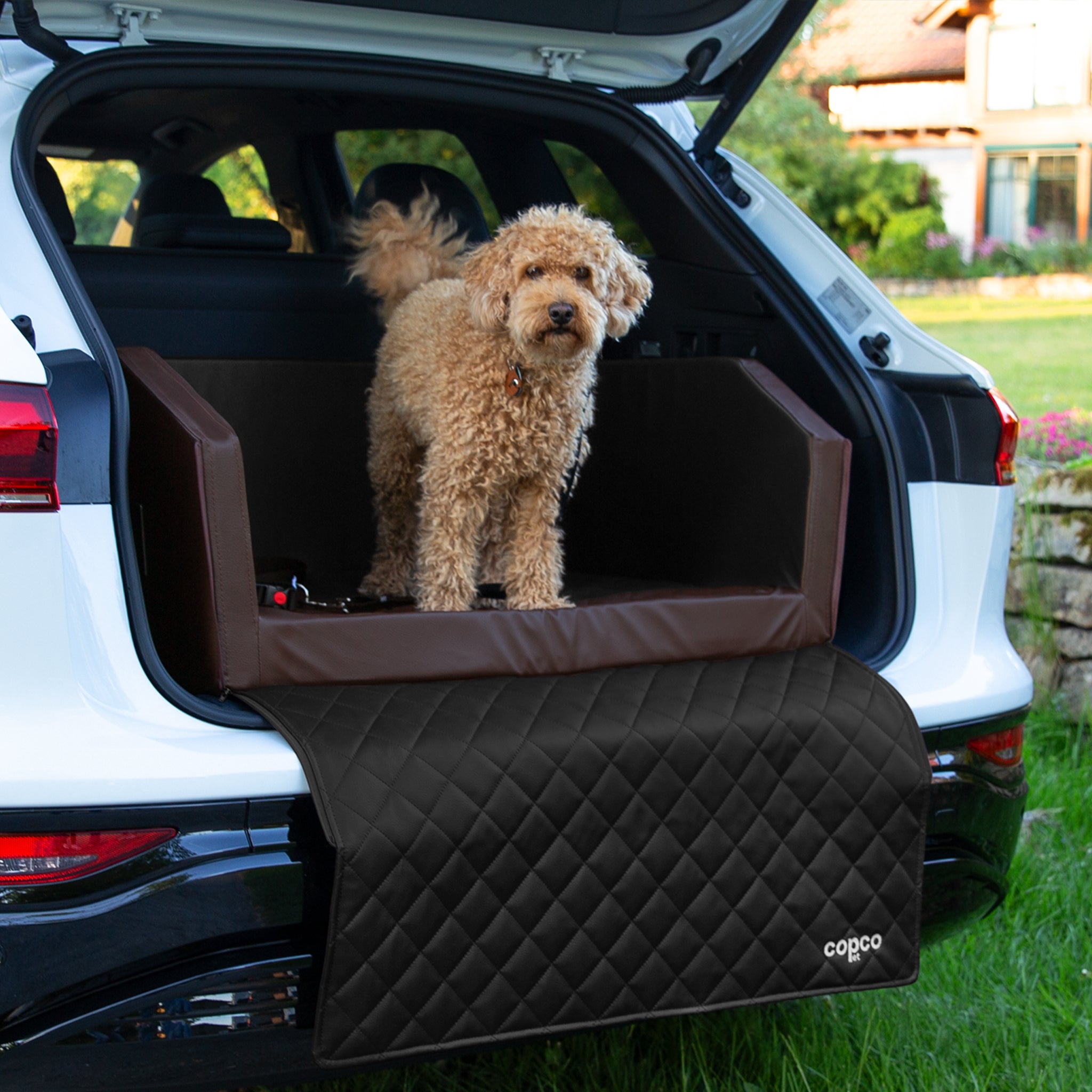 Hundebett Auto Kofferraum – orthopädisch & Gurtsystem