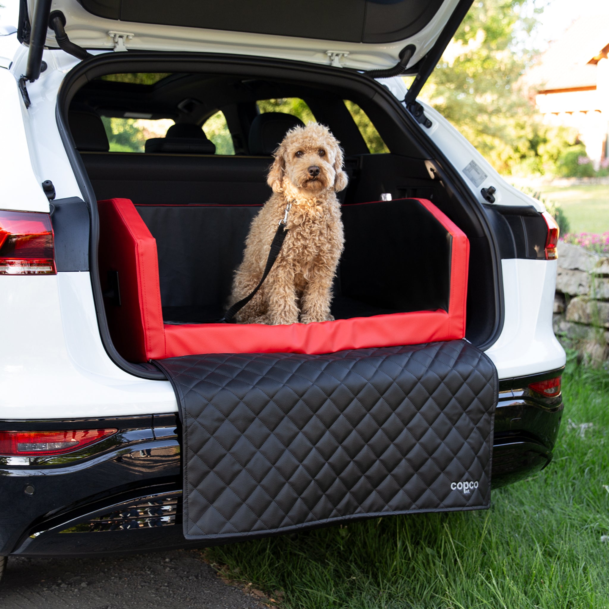Hundebett Auto Kofferraum – orthopädisch & Gurtsystem