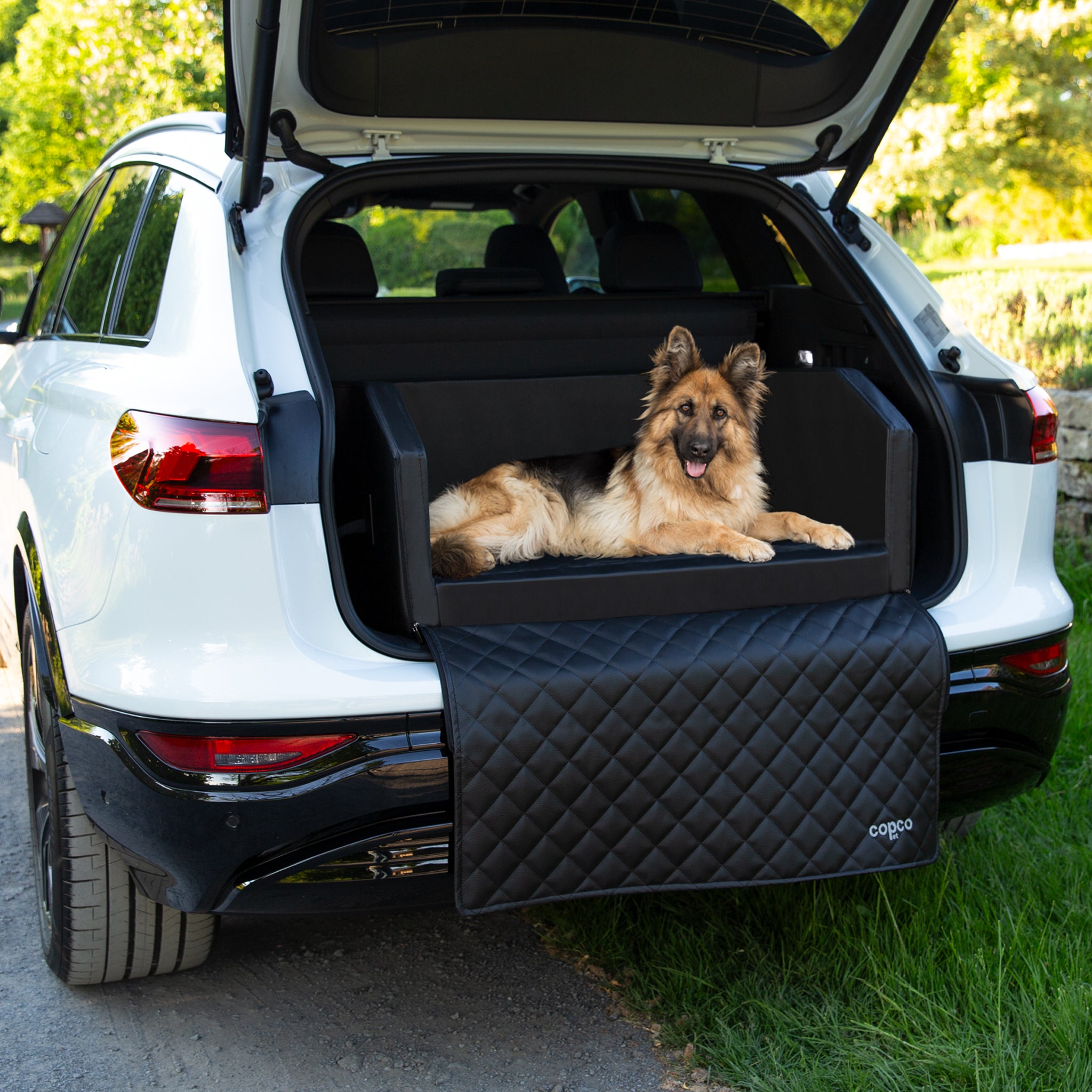 Hundebett Auto Kofferraum – orthopädisch & Gurtsystem