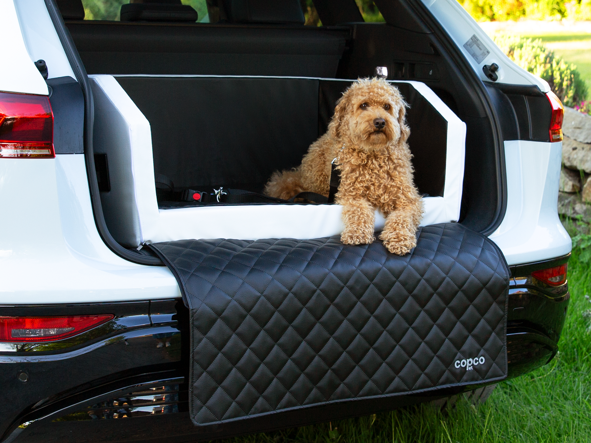CopcoPet - Autohundebett Weiß/Schwarz 100 x 90 cm mit Gurtsystem und Viscoschaumstoff
