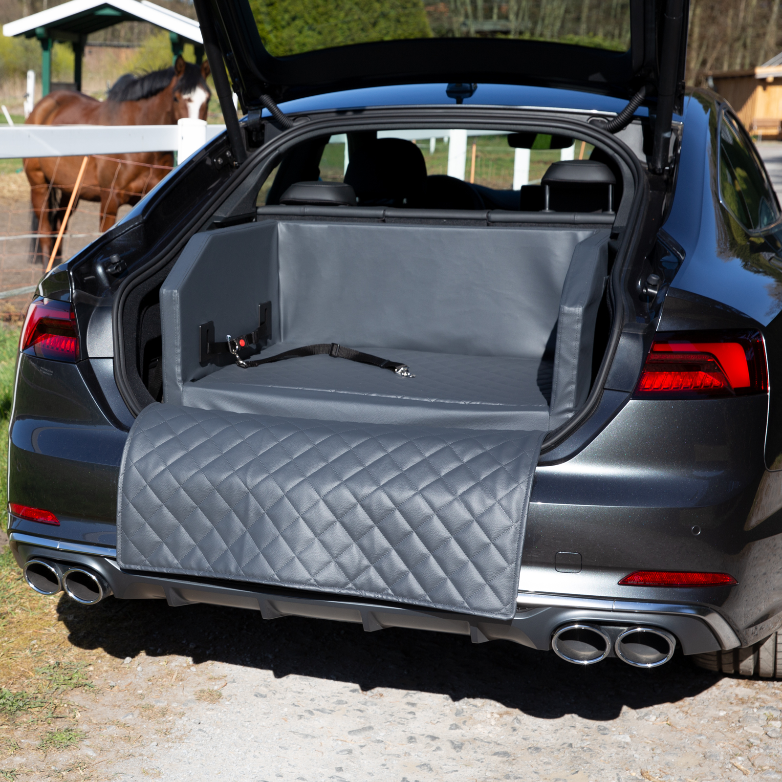 CopcoPet - Autohundebett Grau 110 x 90 cm mit Gurtsystem und Viscoschaumstoff