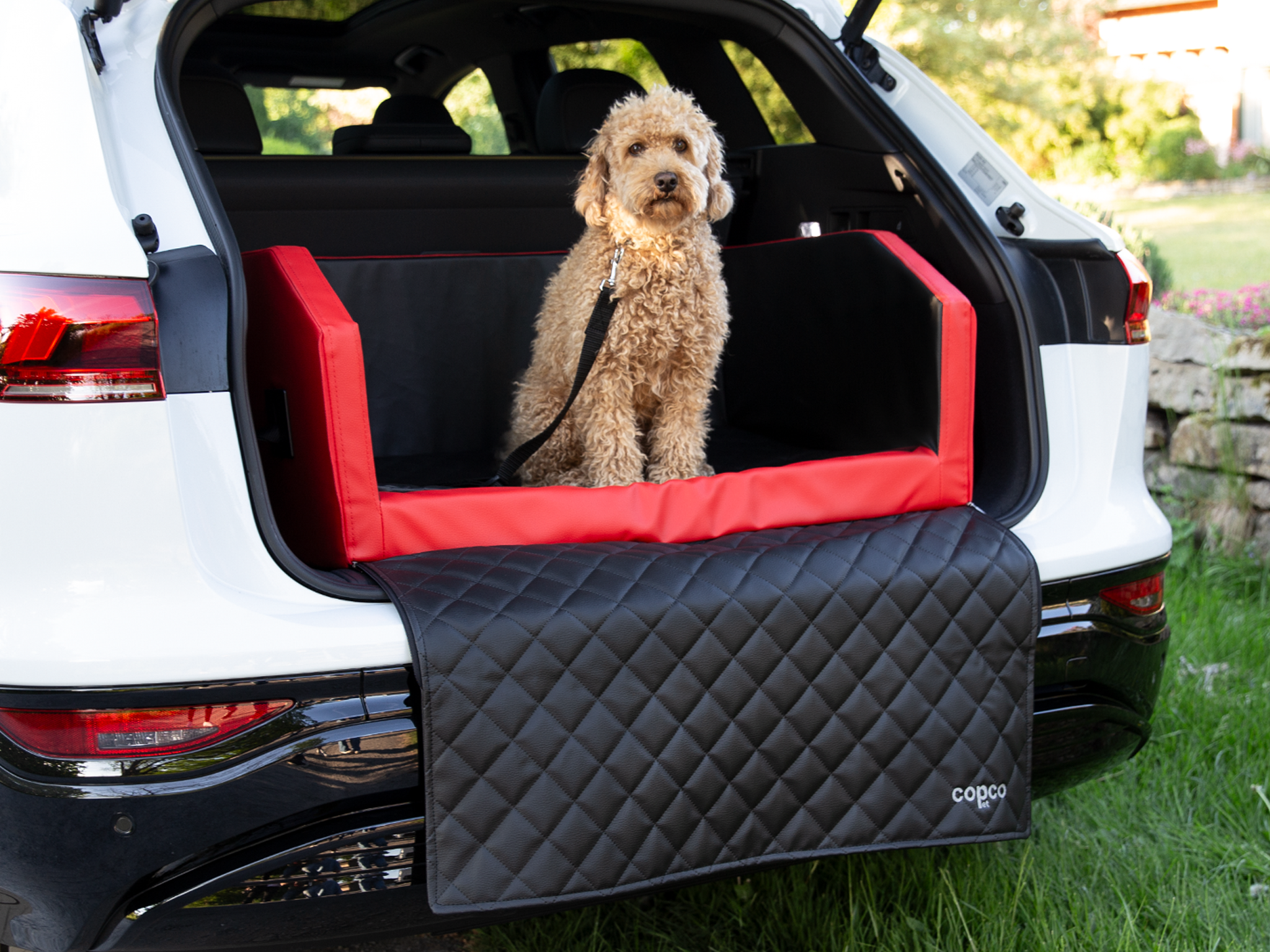 CopcoPet - Autohundebett Rot/Schwarz 110 x 90 cm mit Gurtsystem