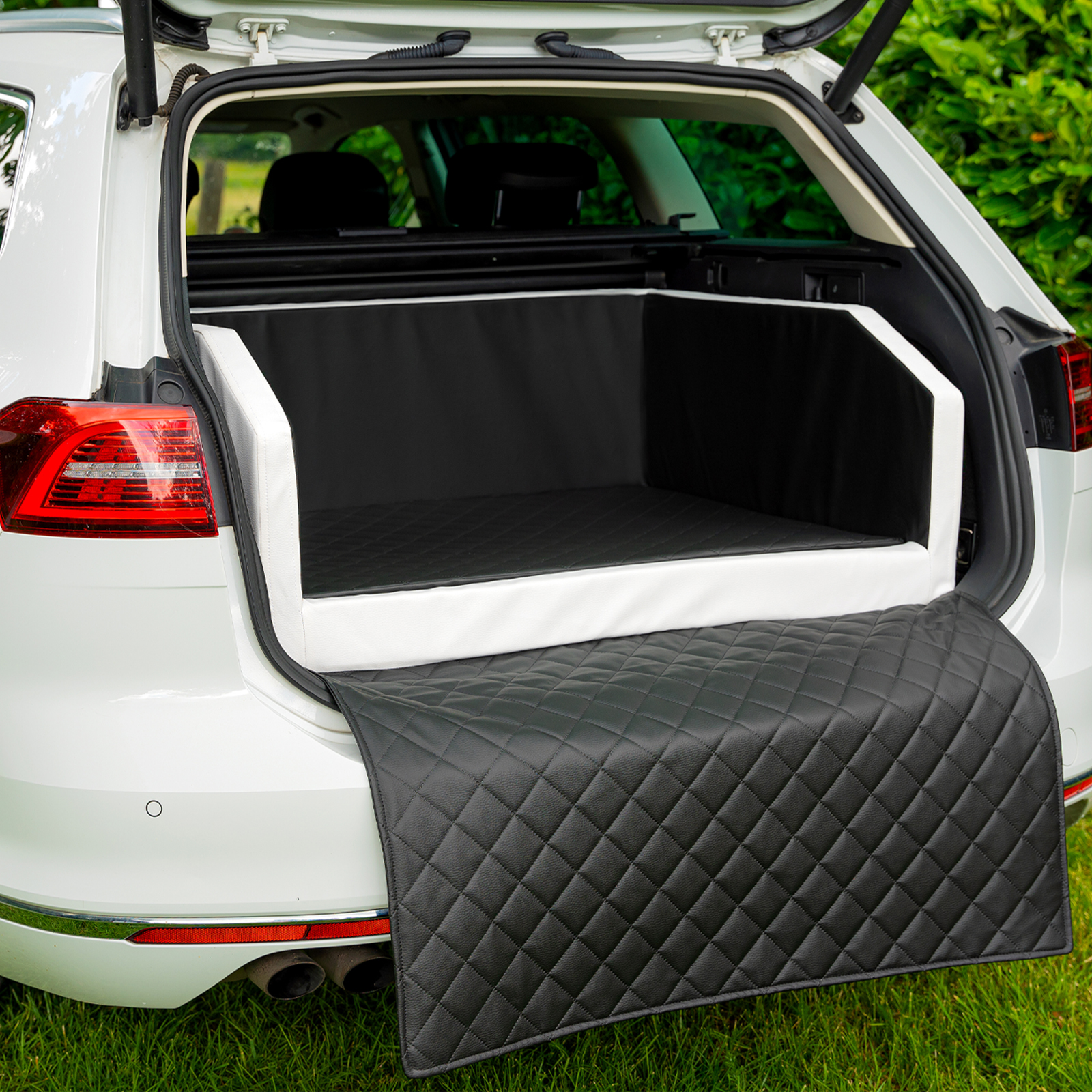 CopcoPet - Autohundebett Weiß/Schwarz 100 x 80 cm mit Gurtsystem